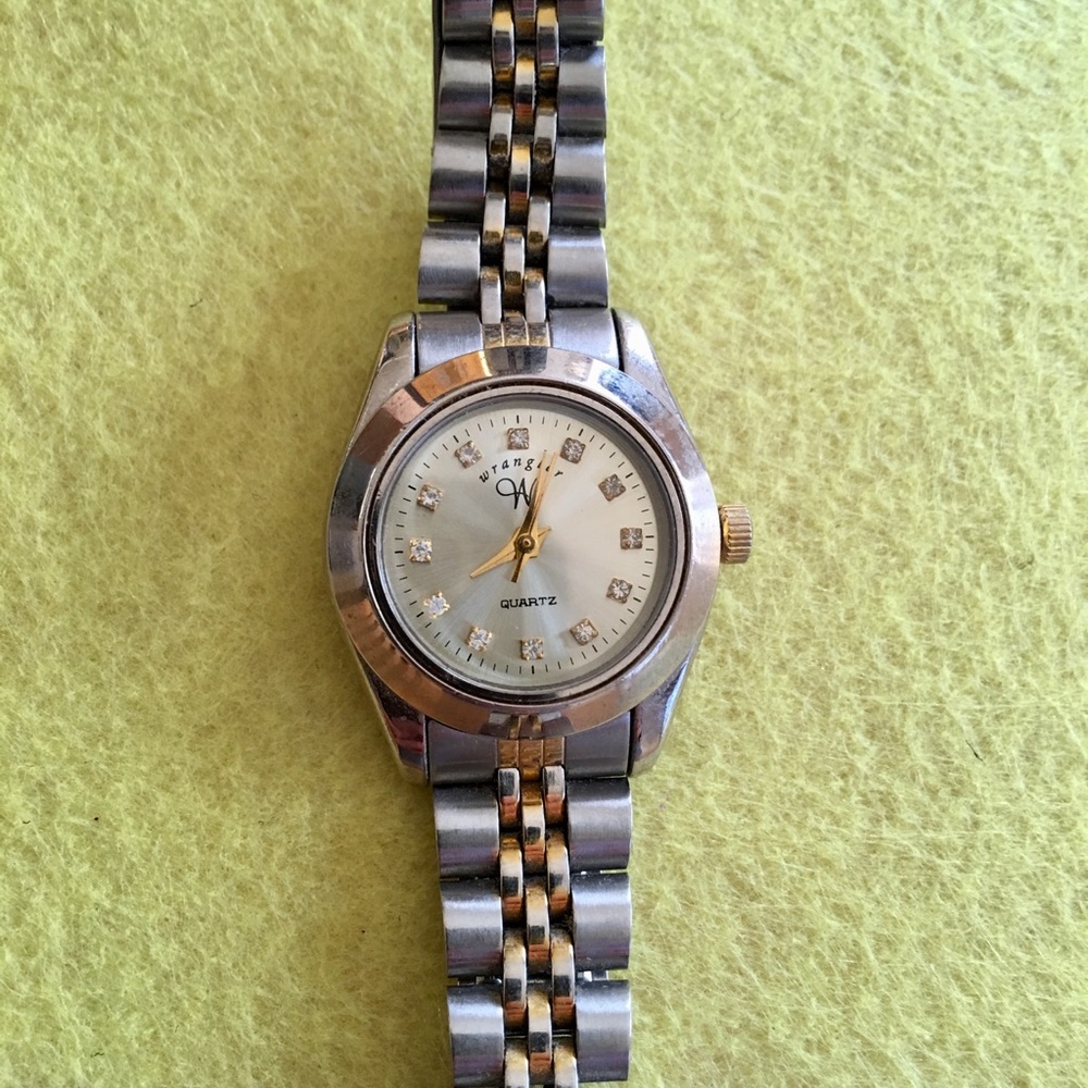 QUARTZ GOLD & SILVER “TONE” WATCH ✨